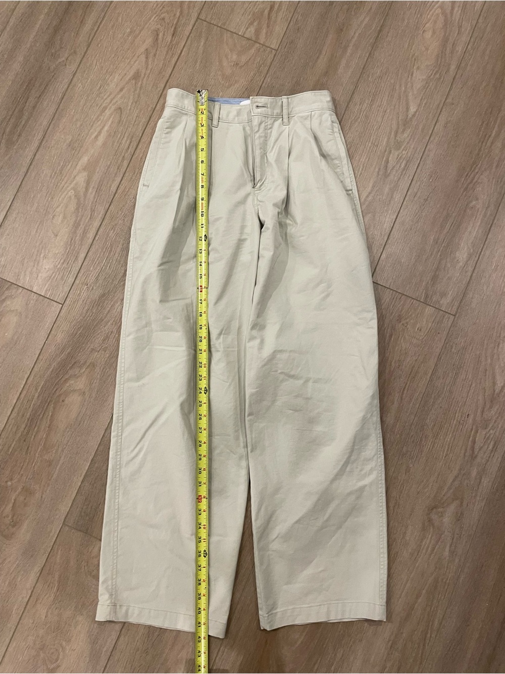 Aritzia Straight-Leg Pants in Light Beige 2